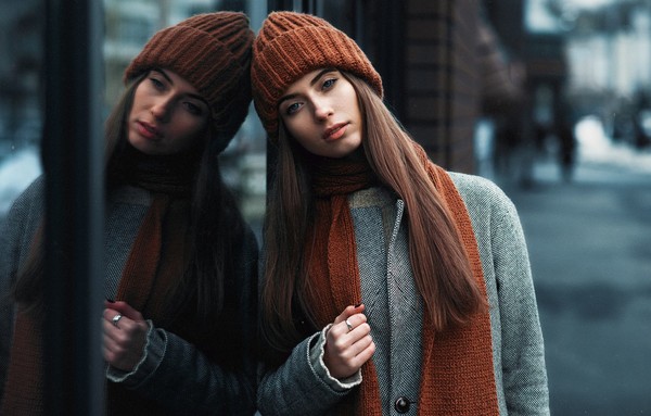 Купить оптом комплекты из шапки и шарфа в Москве