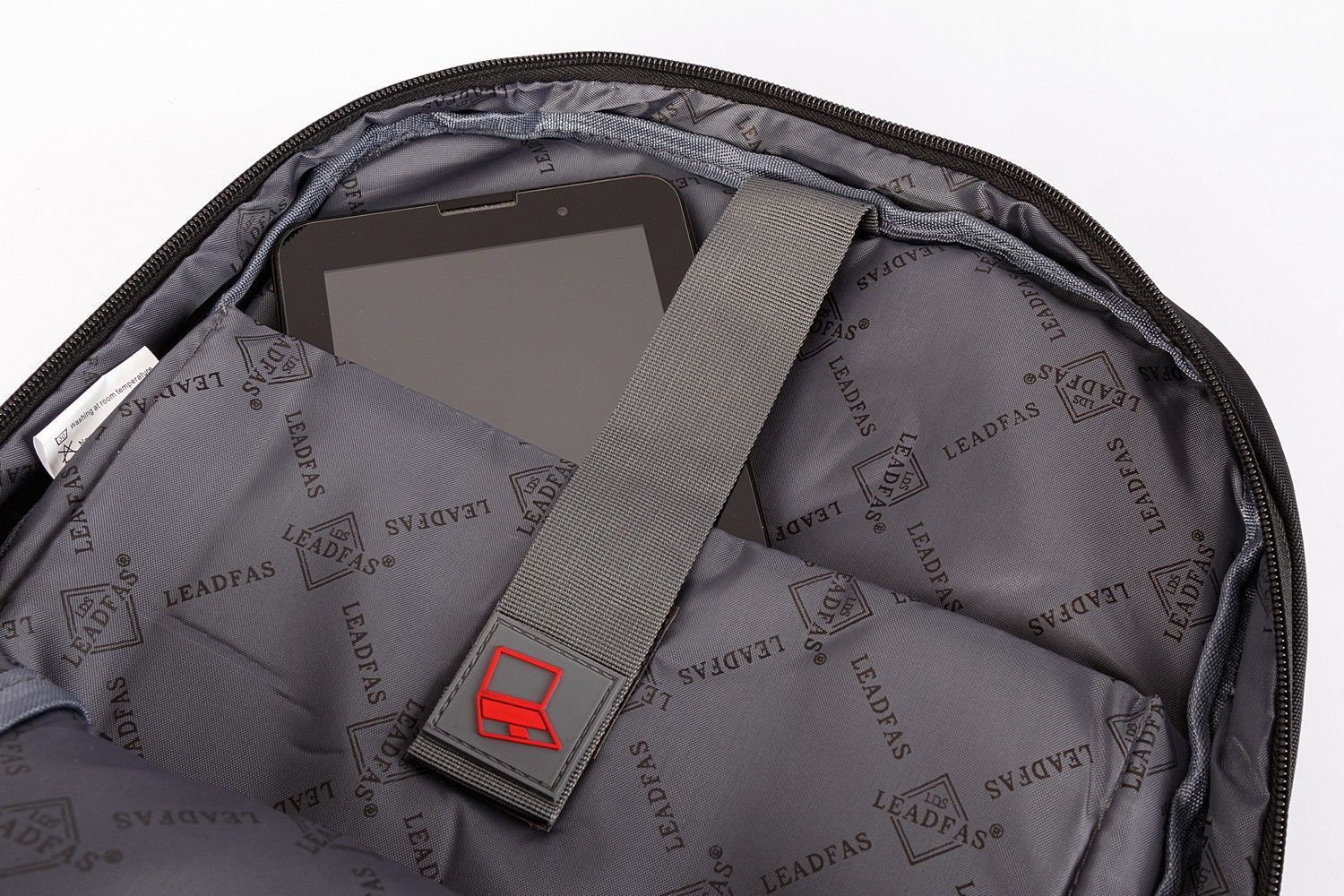 Рюкзак мужской городской, черный, для ноутбука, с USB портом, объем 17л